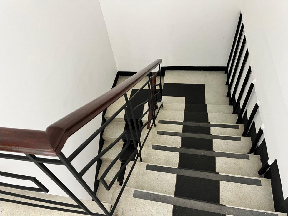 Casa comercial para arriendo en laureles Medellín — foto 6