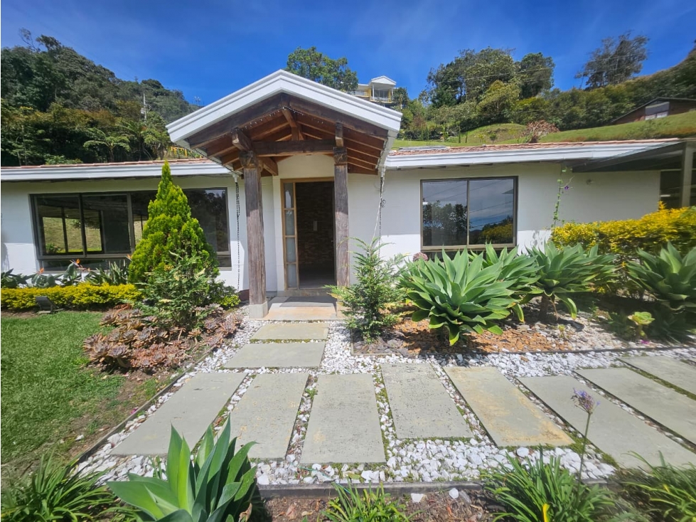 Casa para arriendo en Envigado Loma del Escobero — foto 2