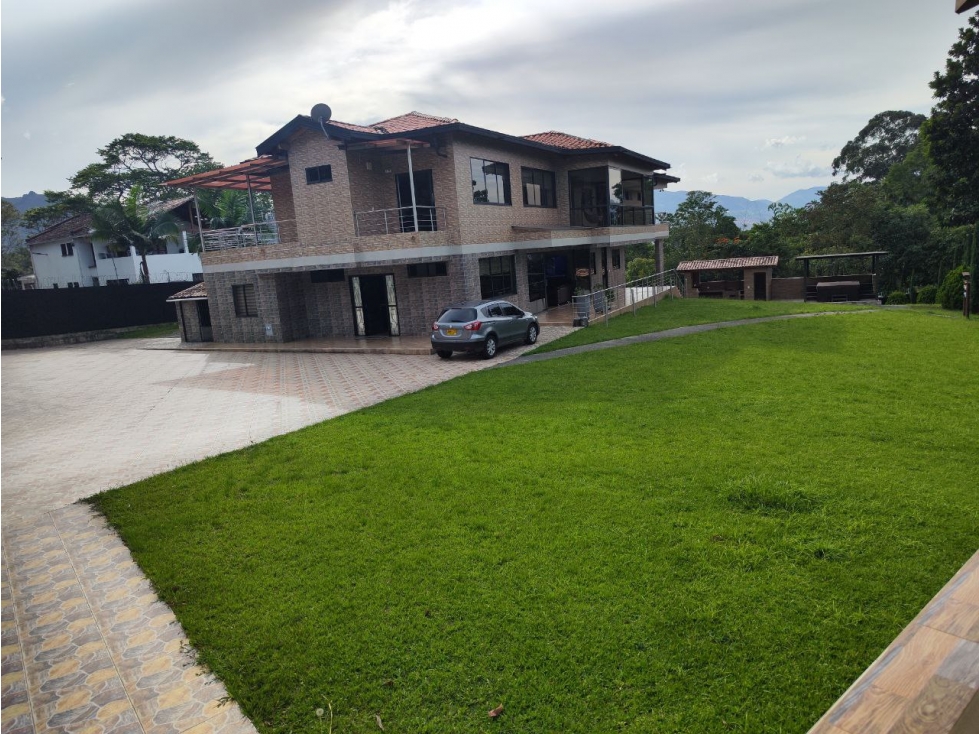 Casa para la venta INDEPENDIENTE en El Escobero parte baja