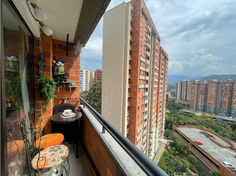 Apartamento en venta Medellin Loma de los Bernal — foto 2