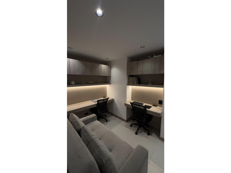 Venta De Hermoso Apartamento En Los Colores Medellín — foto 4