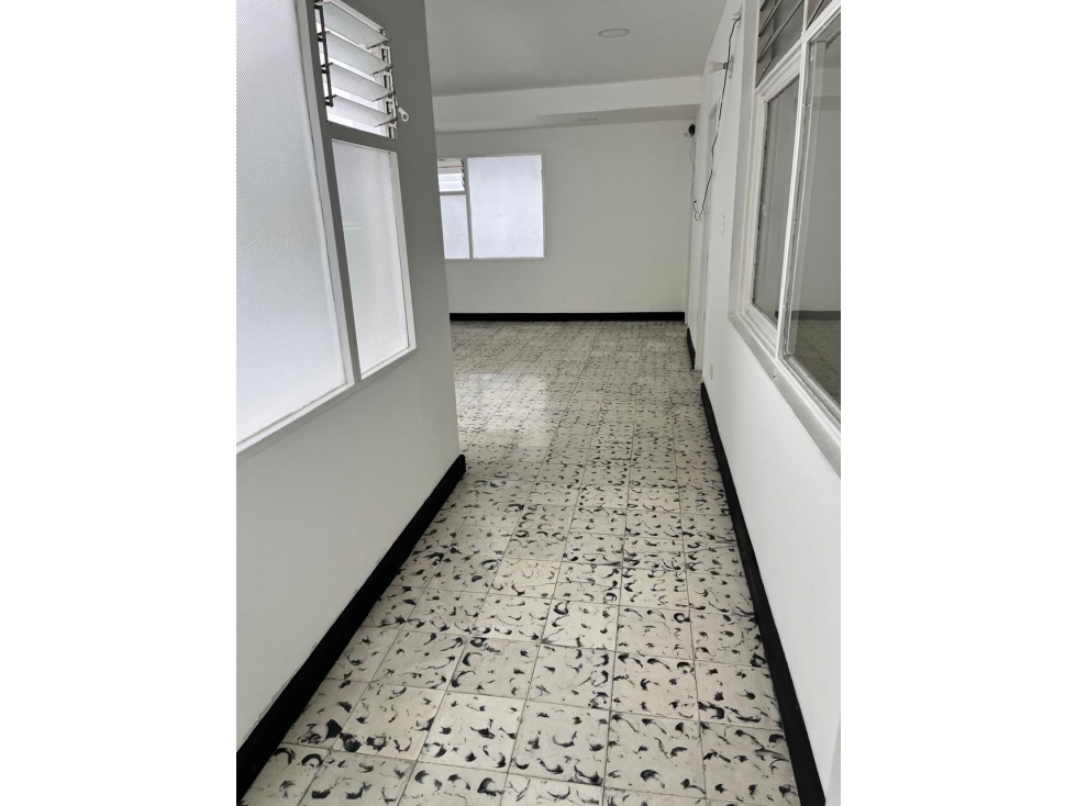Casa comercial para arriendo en laureles Medellín — foto 3