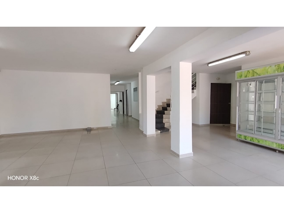 Casa comercial para arriendo en La 80 Estadio — foto 2