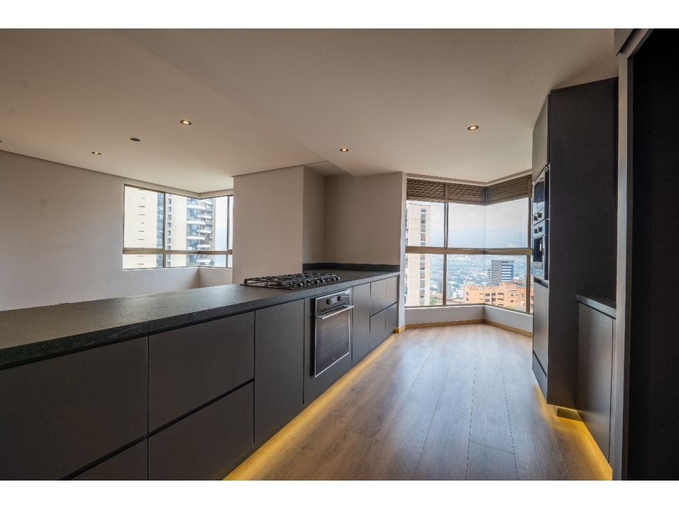 Casa en venta Lalinde poblado Medellín-Remodelado