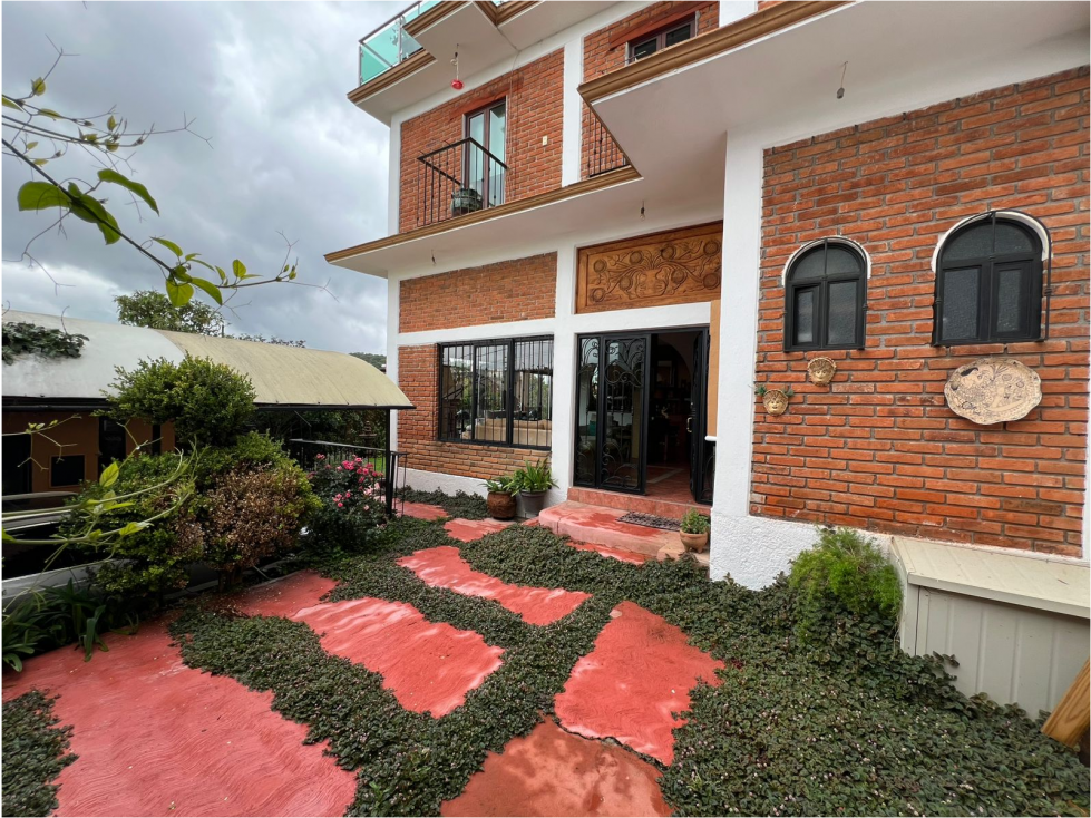 Casa con Departamento y Jardín en Venta Patzcuaro — foto 2