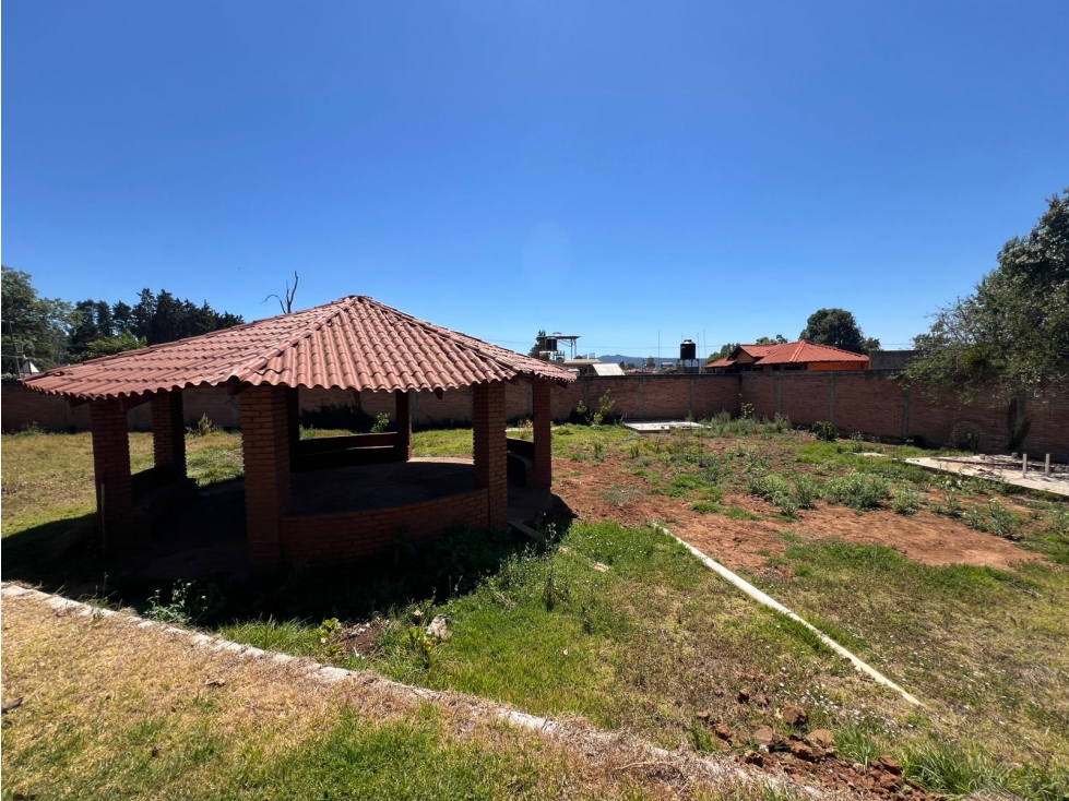 Terreno amplio en venta con dos casas en el corazon de Zirahuen - 4