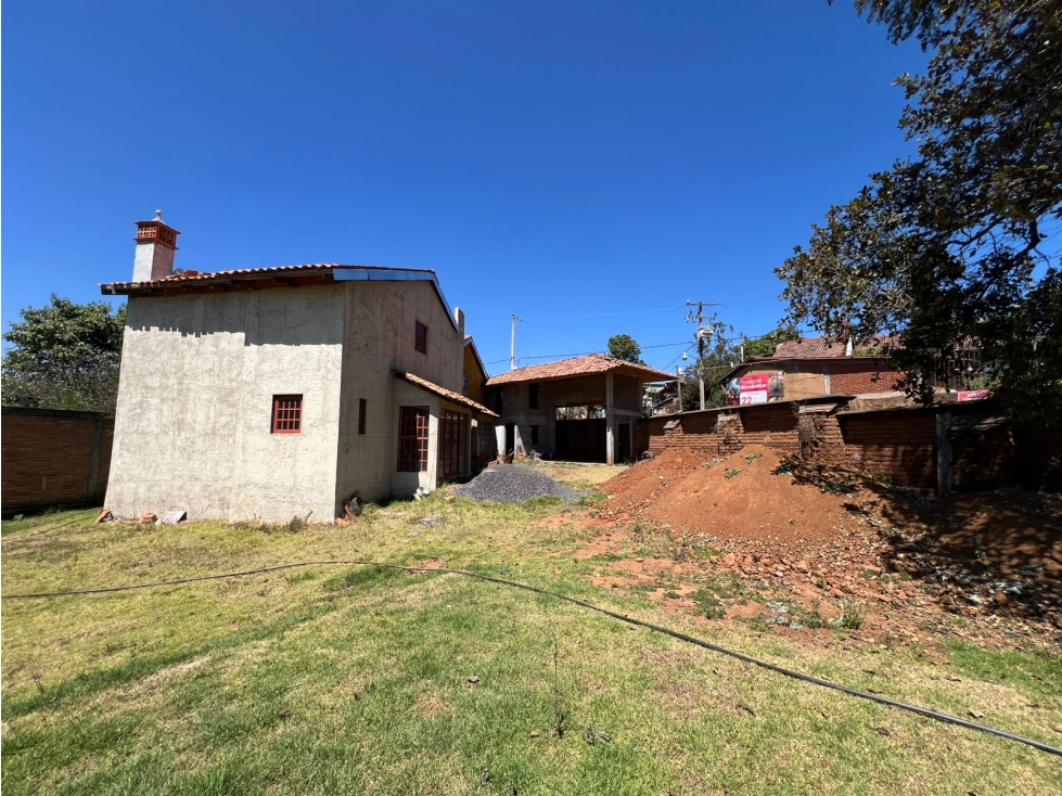 Terreno amplio en venta con dos casas en el corazon de Zirahuen - 5