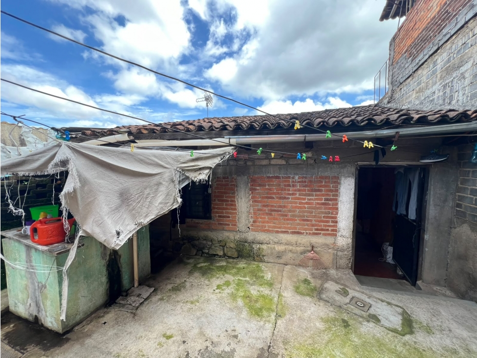 Casa para remodelar con amplio jardin en el centro de Pátzcuaro - 5
