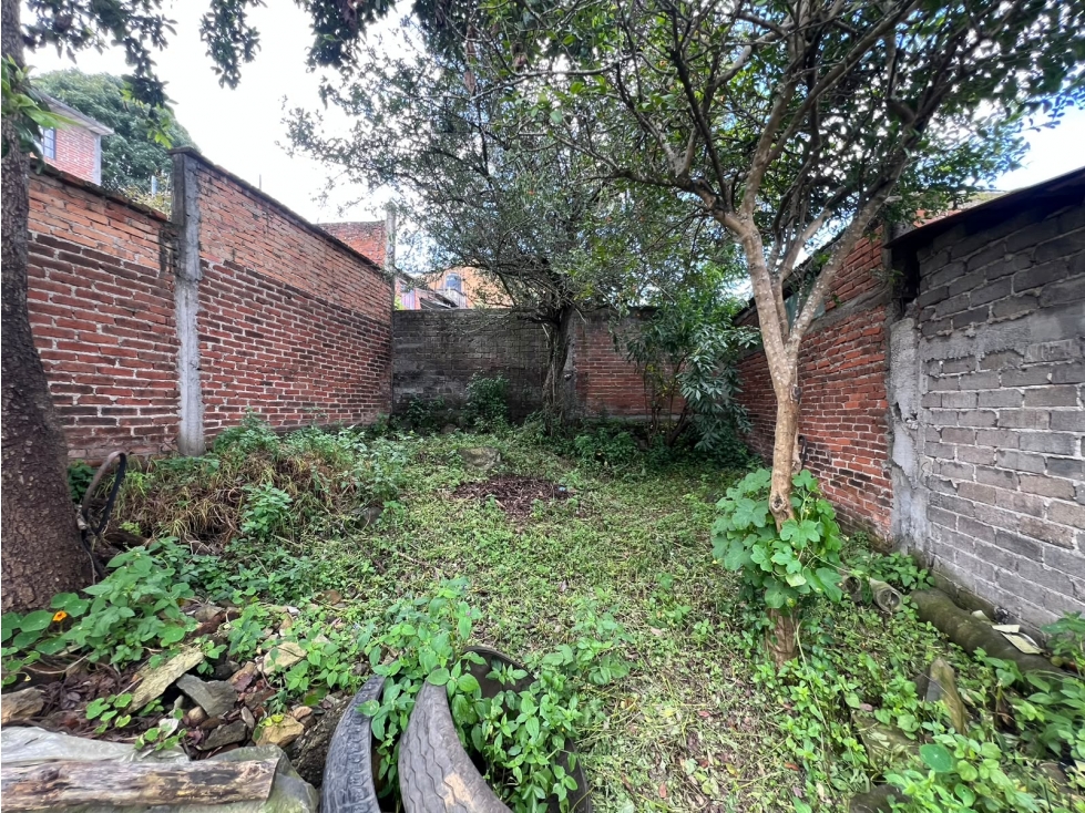 Casa para remodelar con amplio jardin en el centro de Pátzcuaro - 1