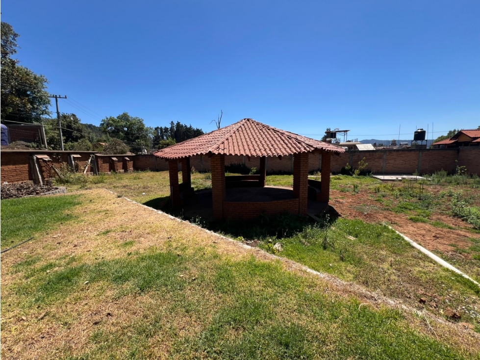 Terreno amplio en venta con dos casas en el corazon de Zirahuen - 6