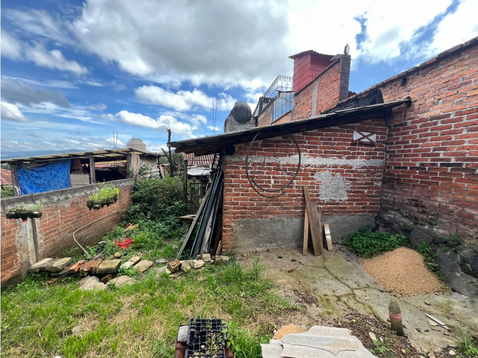 Casa para remodelar con amplio jardin en el centro de Pátzcuaro - 1