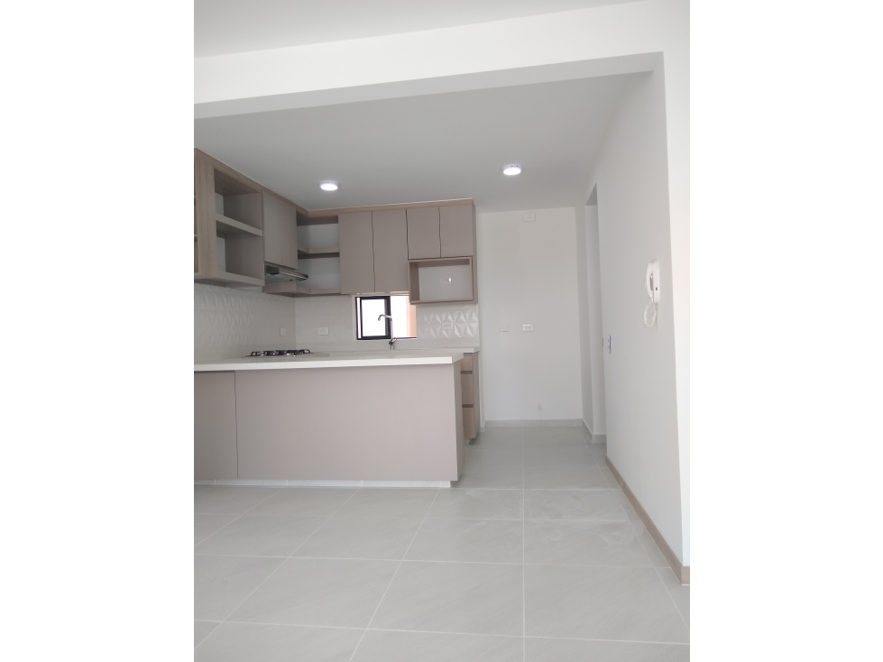 APARTAMENTO EN VENTA AL SUR DE CALI C.R. AVELLANA — foto 3