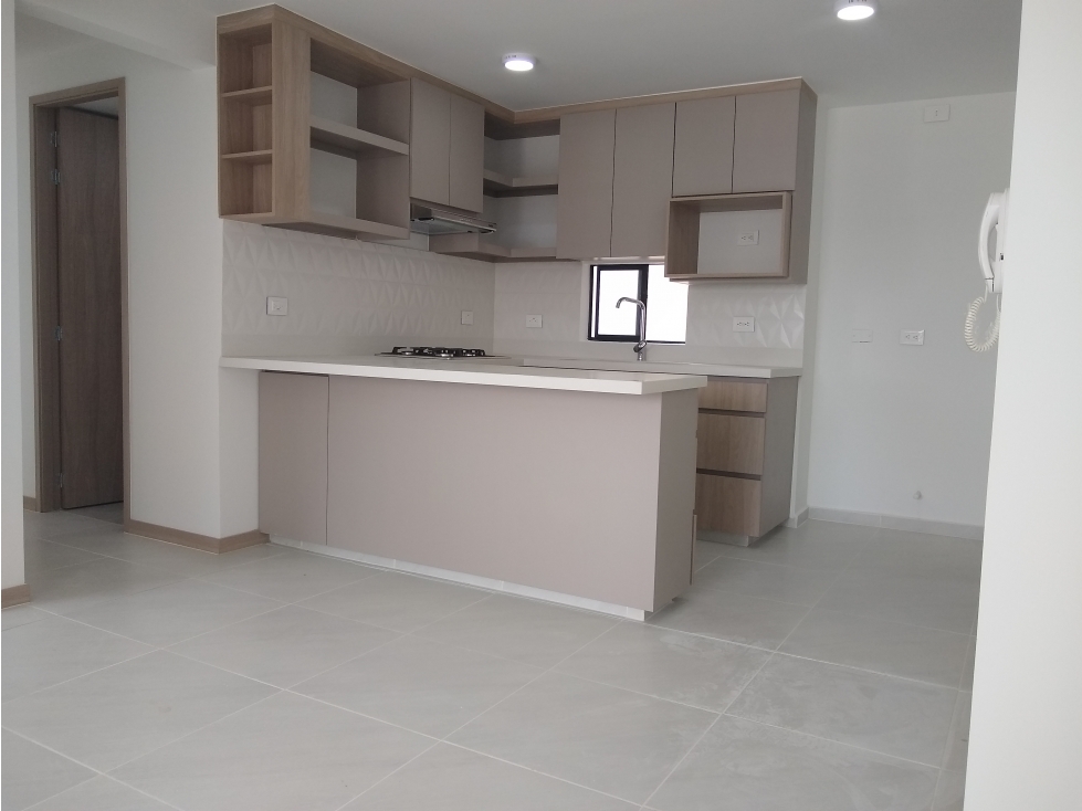 APARTAMENTO EN VENTA AL SUR DE CALI C.R. AVELLANA — foto 2