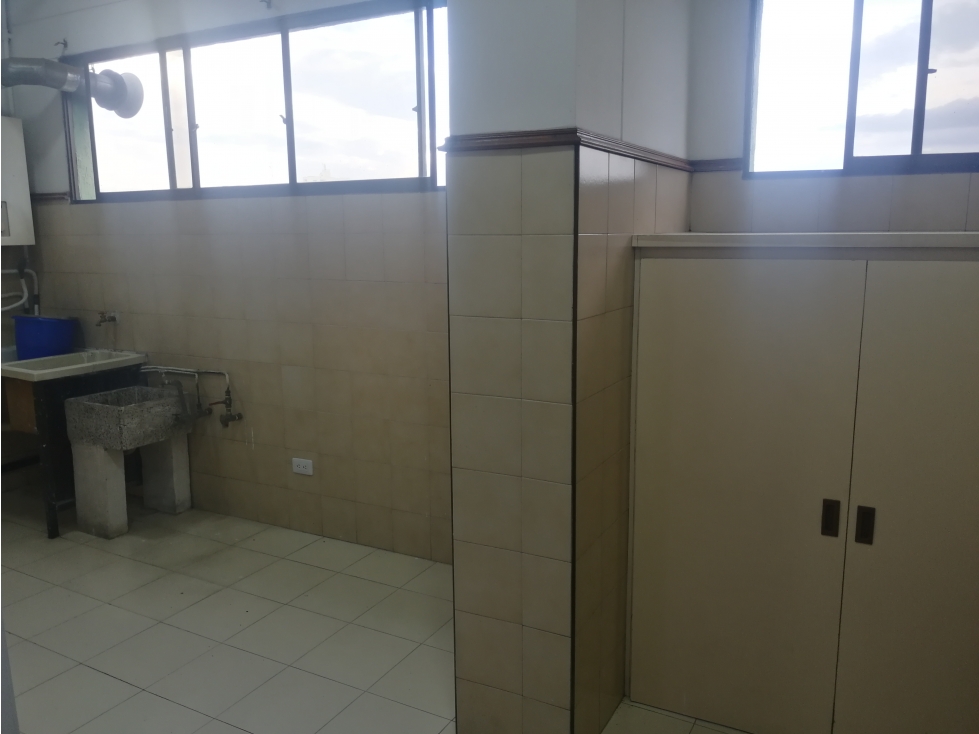 APARTAMENTO EN ALQUILER AL NORTE DE CALI PRADOS DEL NORTE HALCONES — foto 6