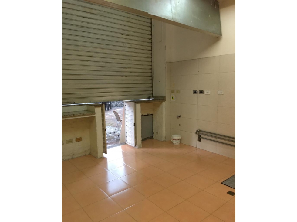 LOCAL COMERCIAL EN VENTA AL AV CAÑASGORDAS — foto 4