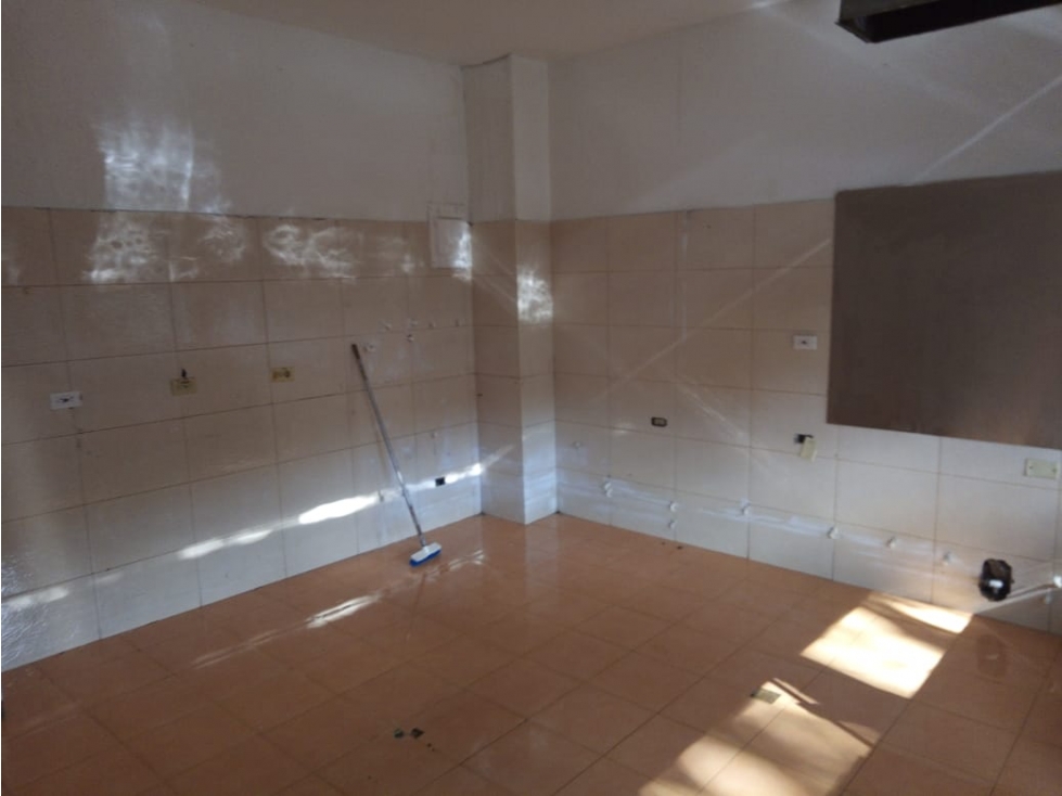 LOCAL COMERCIAL EN VENTA AL AV CAÑASGORDAS — foto 5