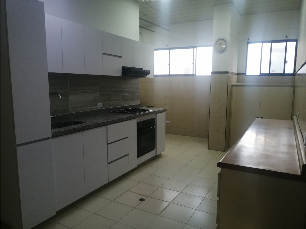 APARTAMENTO EN ALQUILER AL NORTE DE CALI PRADOS DEL NORTE HALCONES — foto 5