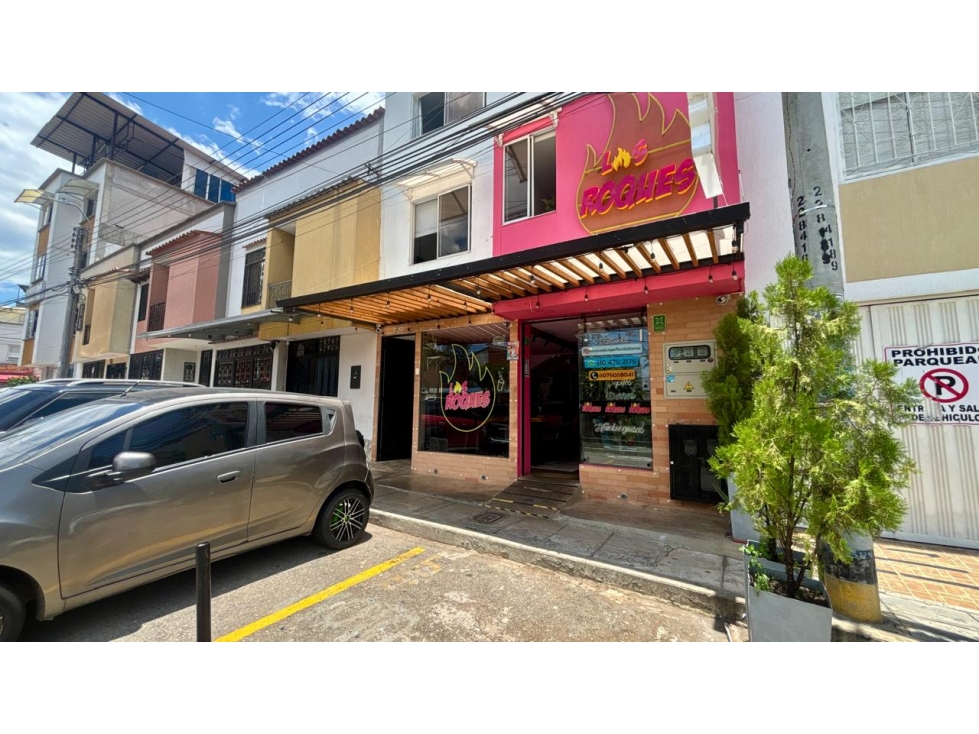 SE VENDE EDIFICIO DE 3 PISOS CON LOCAL COMERCIAL - 2