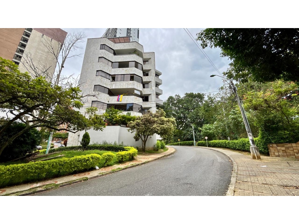 SE VENDE APARTAMENTO AMPLIO EN CABECERA DEL LLANO