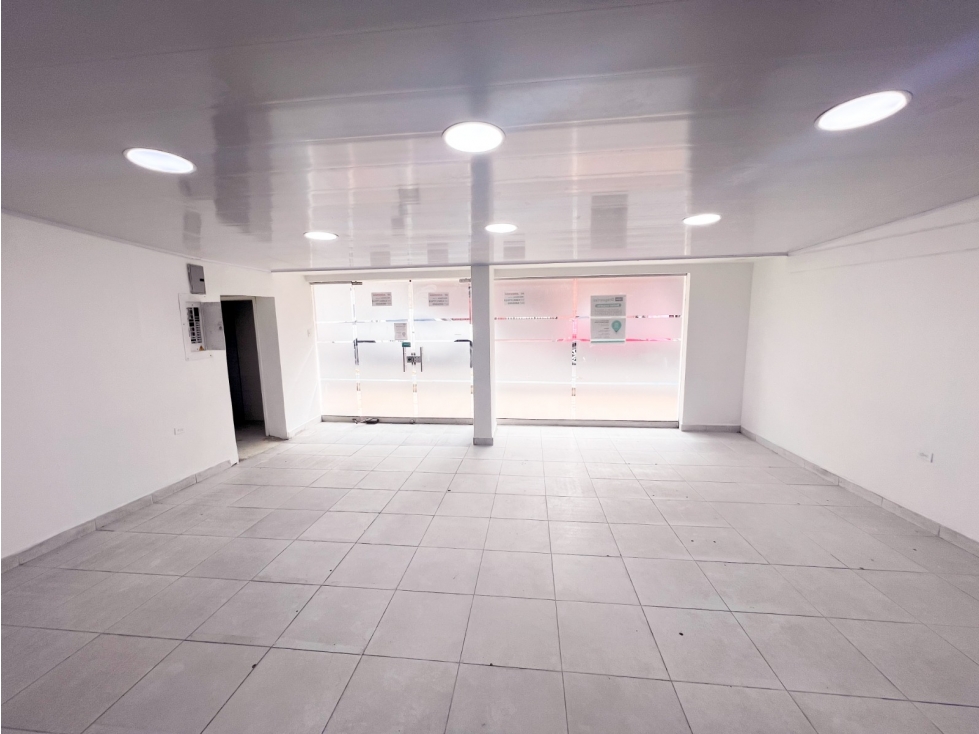 SE ARRIENDA CASA COMERCIAL EN CABECERA - 4