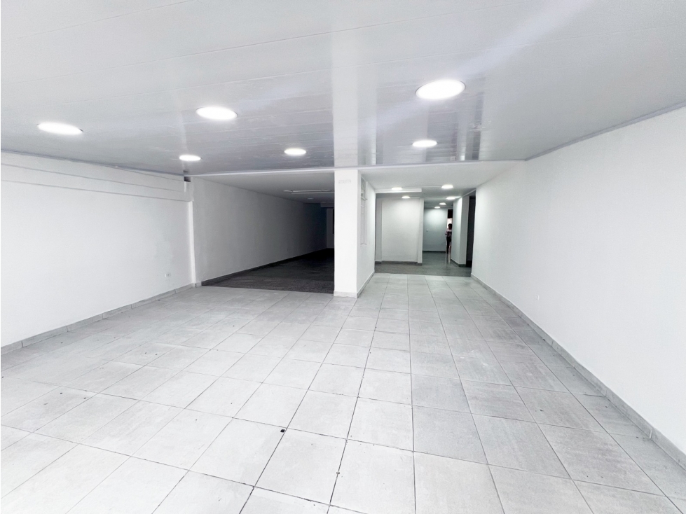 SE ARRIENDA CASA COMERCIAL EN CABECERA - 3