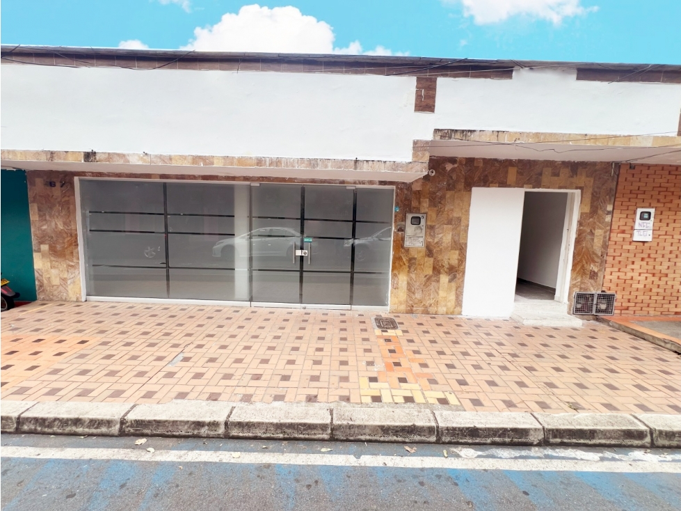 SE ARRIENDA CASA COMERCIAL EN CABECERA - 2
