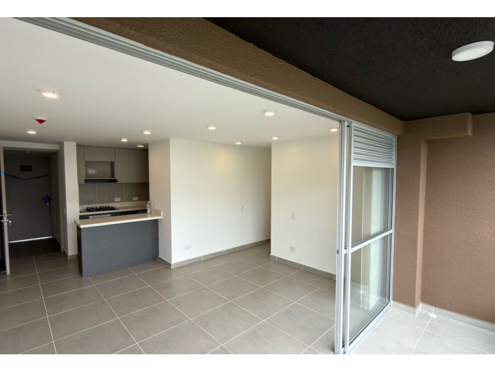 SE VENDE APARTAMENTO EN LA AV. CENTENARIO ARMENIA