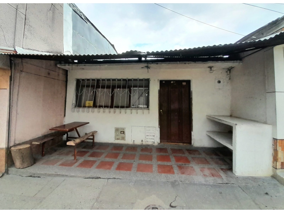 SE VENDE AMPLIA CASA EN CIRCASIA