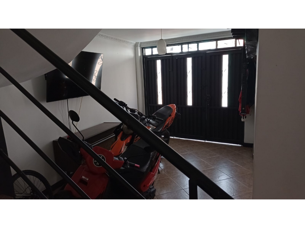 SE VENDE ESPECTACULAR CASA DE DOS PISOS EN ZONA CENTRAL DE ARMENIA — foto 5