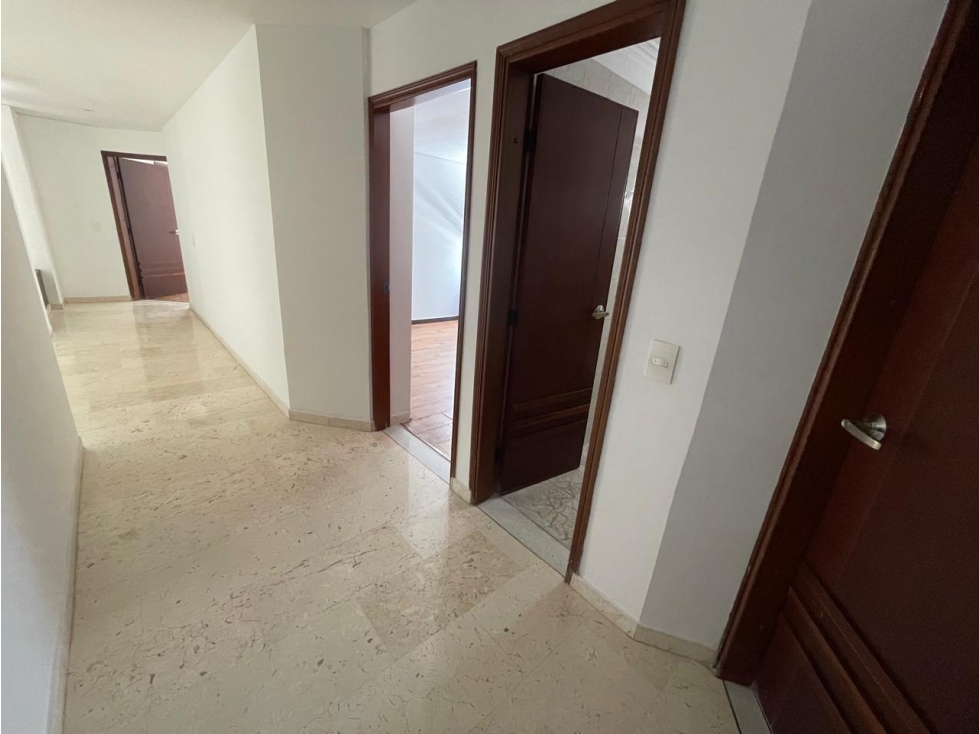 SE VENDE APARTAMENTO EN LA CASTELLANA CON BALCON Y TERRAZA — foto 5