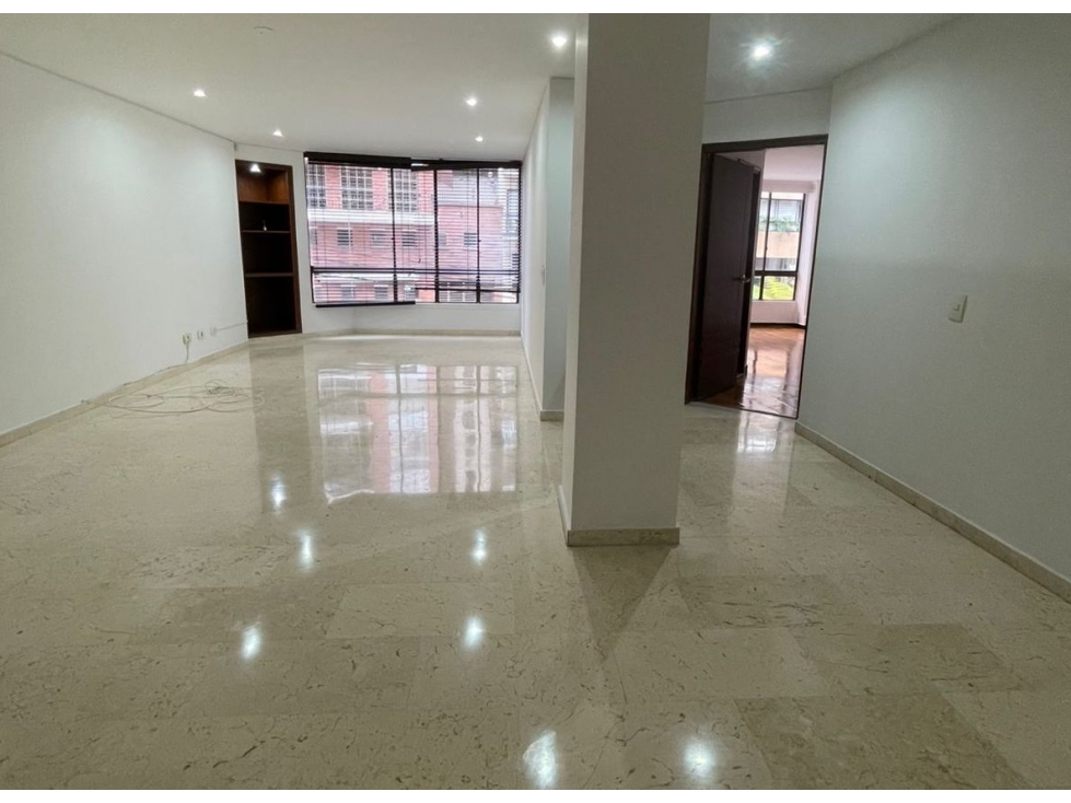 SE VENDE APARTAMENTO EN LA CASTELLANA CON BALCON Y TERRAZA