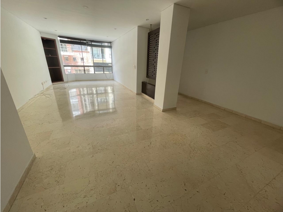 SE VENDE APARTAMENTO EN LA CASTELLANA CON BALCON Y TERRAZA — foto 2