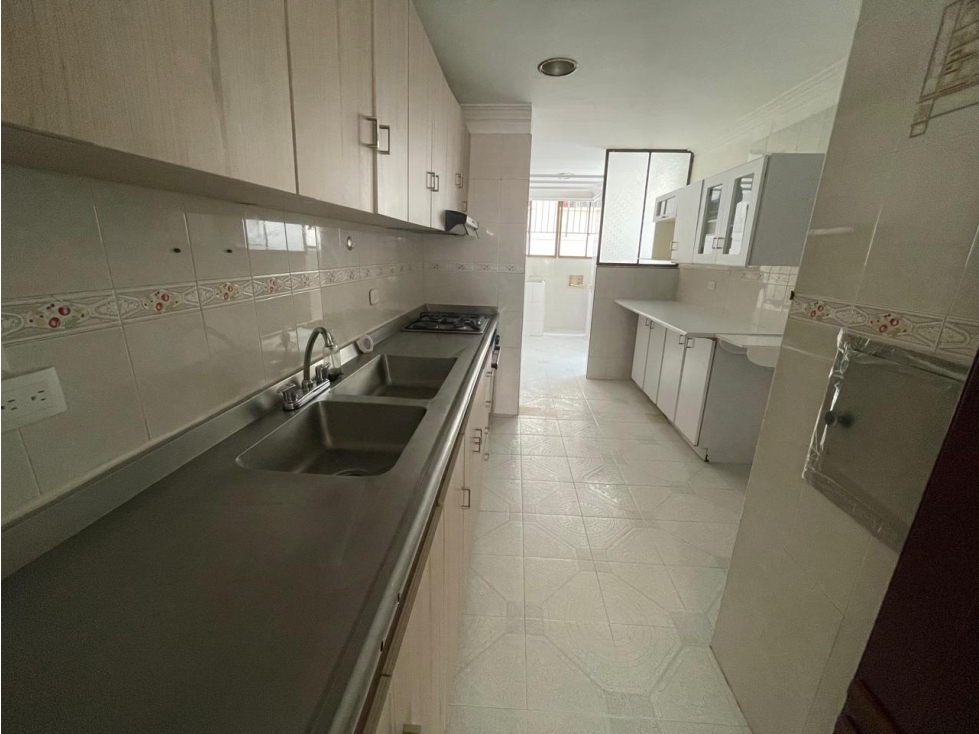 SE VENDE APARTAMENTO EN LA CASTELLANA CON BALCON Y TERRAZA — foto 6