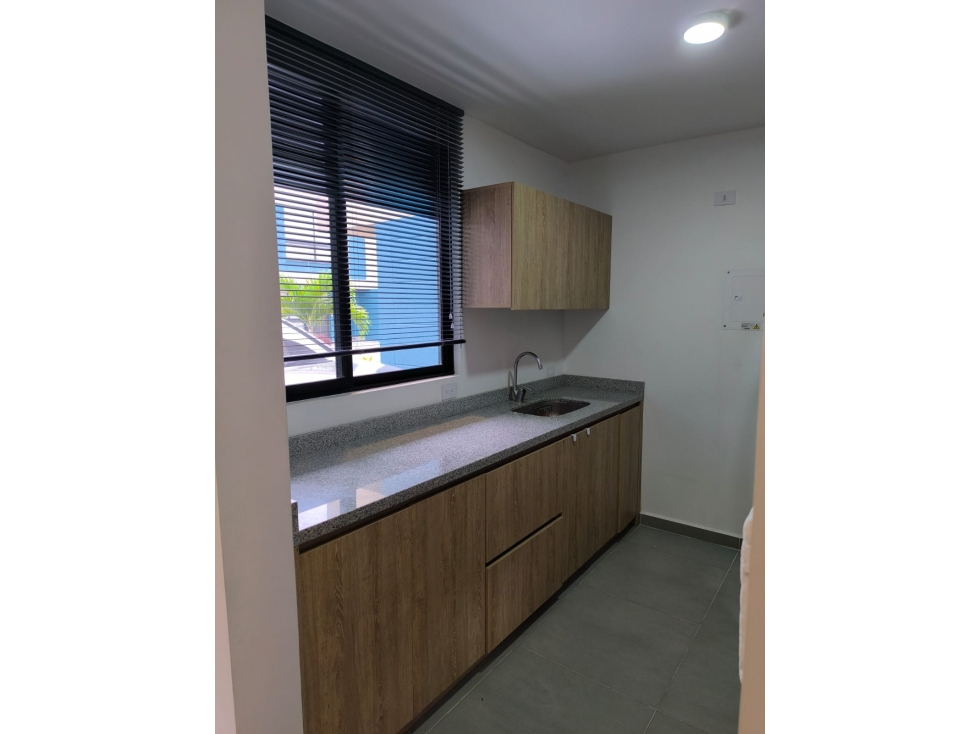 SE VENDE AMPLIA CASA AMOBLADA EN CONJUNTO CERRADO CERCA AL AEROPUERTO — foto 4