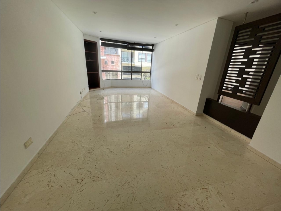 SE VENDE APARTAMENTO EN LA CASTELLANA CON BALCON Y TERRAZA — foto 4