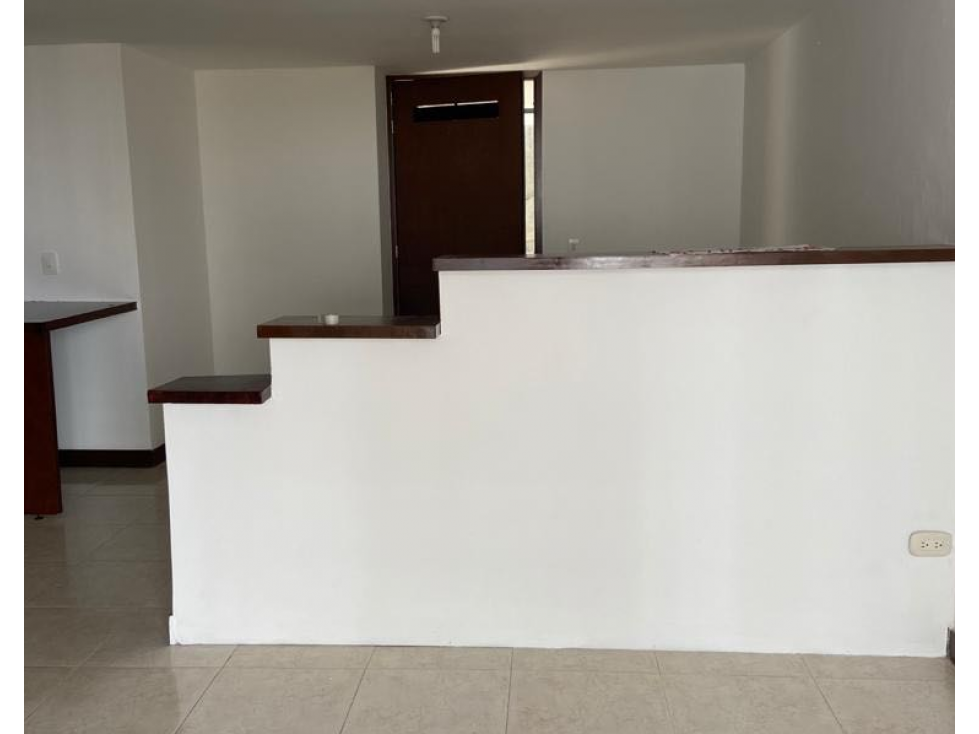SEVENDE APARTAESTUDIO CERCA A LA AVENIDA BOLIVAR — foto 5