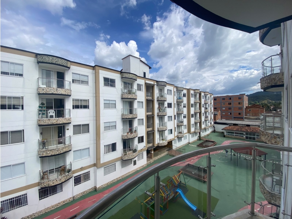 VENDO APARTAMENTO 4 PISO EN UNIDAD CERRADA EN LA CEJA-ANT