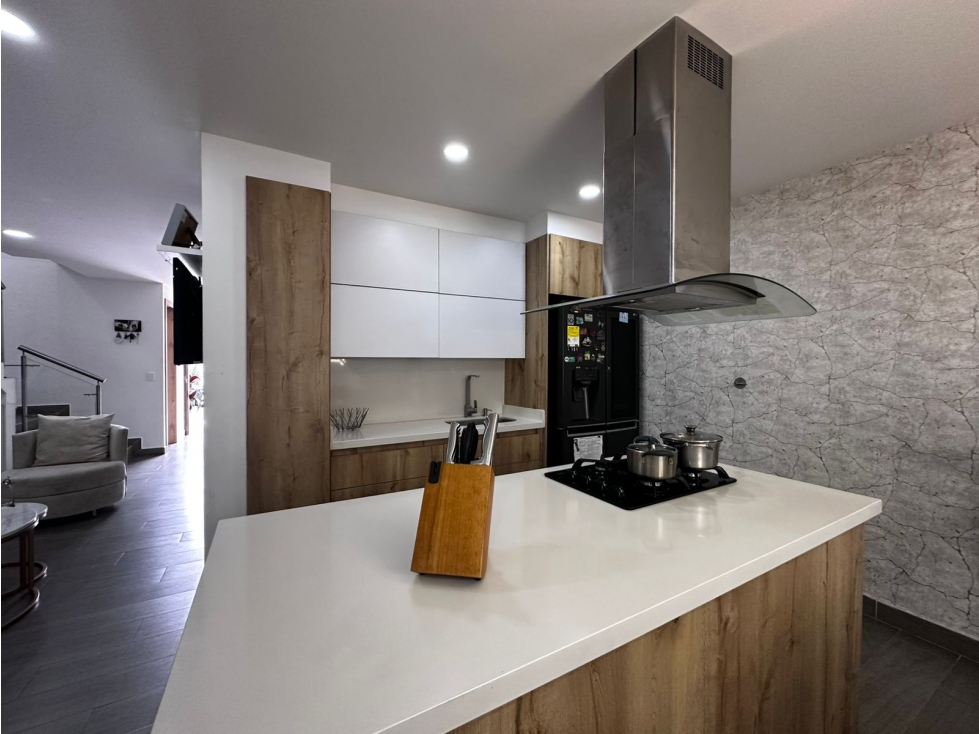 VENDO CASA LUJOSA AL LADO DEL C.C VIVA EN UNIDAD CERRADA EN LA CEJA — foto 2
