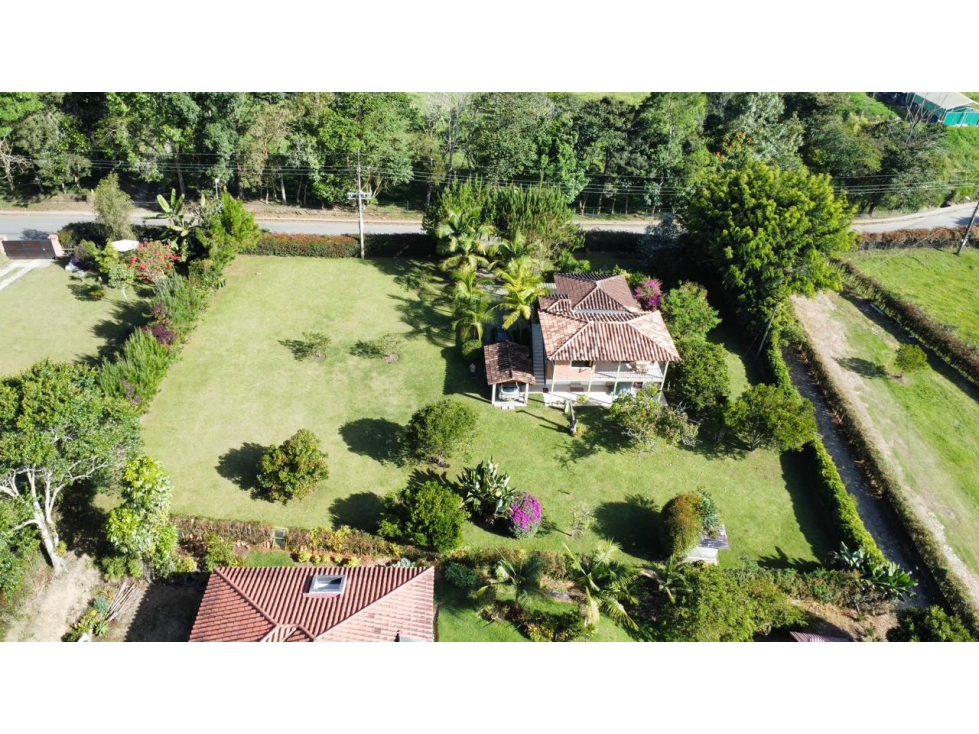 EN VENTA CASA LOTE CERCA A EL AEROPUERTO