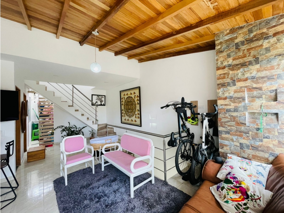 VENDO CASA SEGUNDO Y MANSARDA EN UNIDAD ABIERTA- LA CEJA ANT