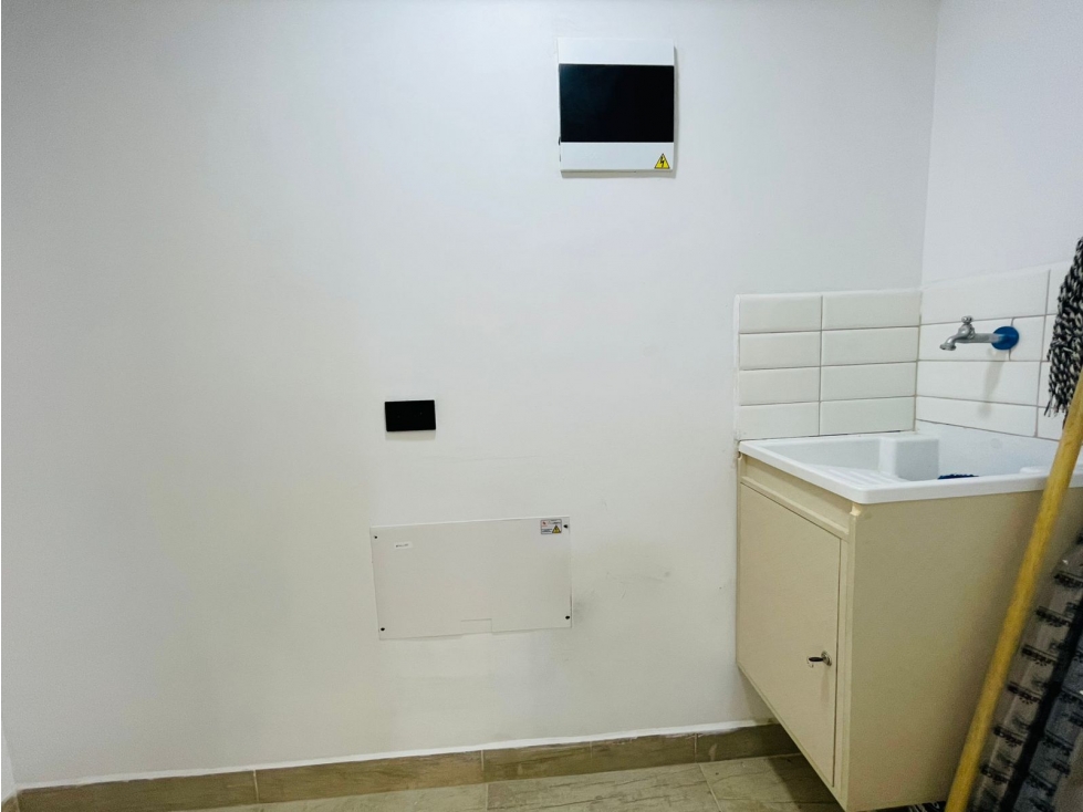 VENDO Apartamento nuevo 2do piso con ascensor — foto 2