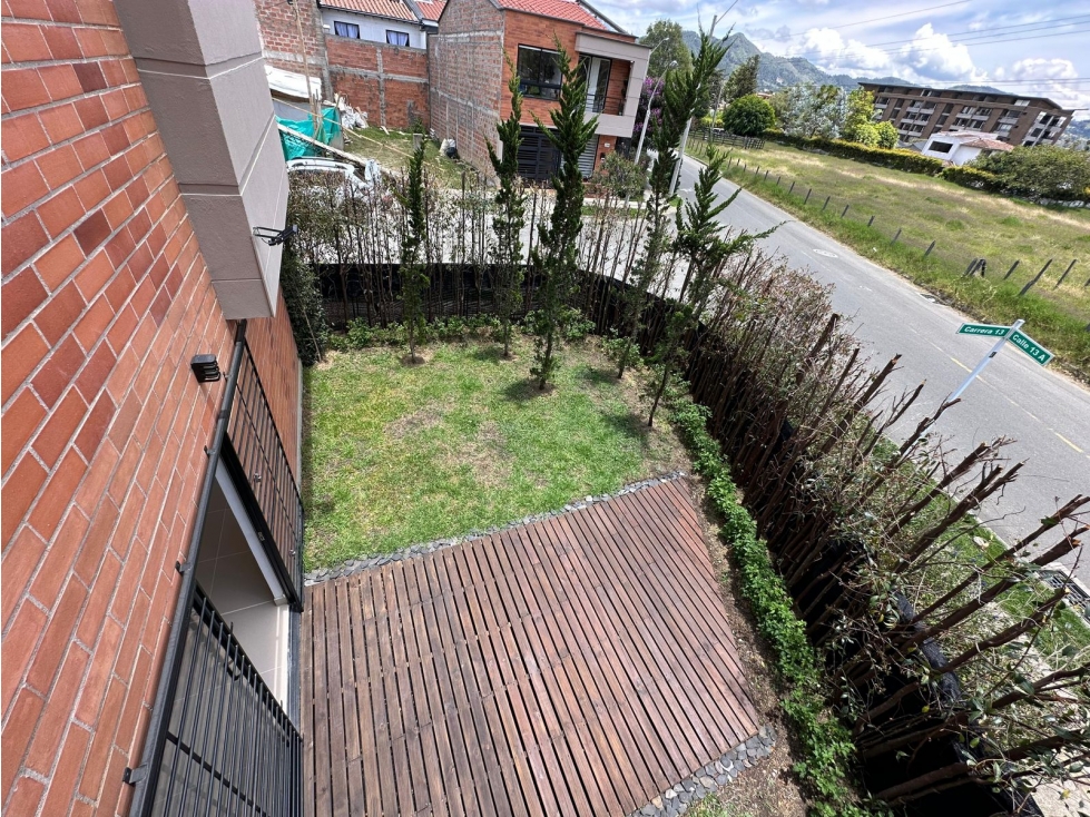 VENDO CASA CAMPRESTRE ESQUINERA EN UNIDAD ABIERTA