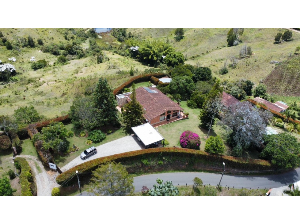 EN VENTA CASA FINCA en vía que conecta a Rionegro y San Antonio