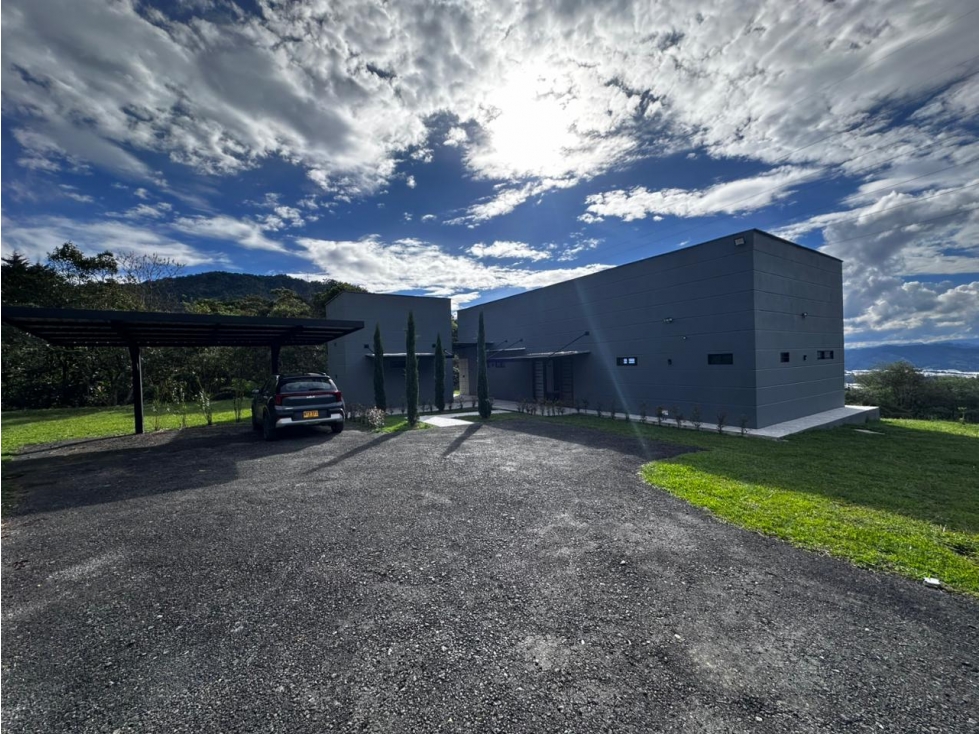 VENDO CASA FINCA EN LA CEJA ANTIOQUIA A 4 KILÓMETROS-SECTOR LAS LOM