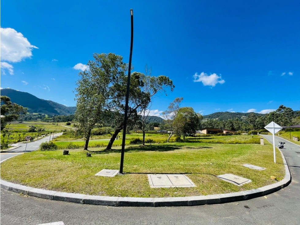 OPORTUNIDAD Vendo Lote esquinero en prestigioso condominio — foto 3