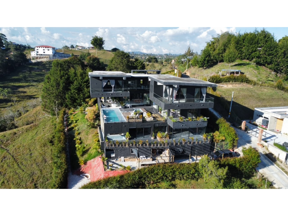 EN VENTA LUJOSA FINCA A TAN SOLO 10 MINUTOS DEL AEROPUERTO