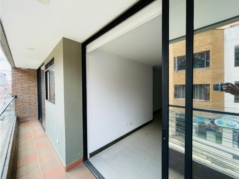 VENDO APTO 2DO PISO EN UNIDAD SEMI CERRADA EN LA CEJA. SECTOR PARQUE