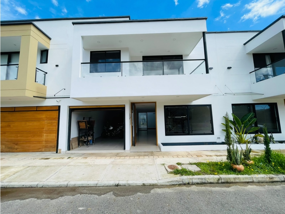 VENDO CASA UNIFAMILIAR CAMPESTRE EN UNIDAD ABIERTA- LA CEJA ANT.