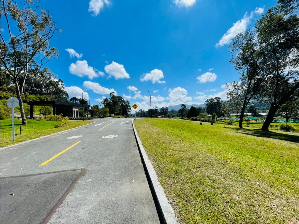 OPORTUNIDAD Vendo Lote esquinero en prestigioso condominio — foto 4