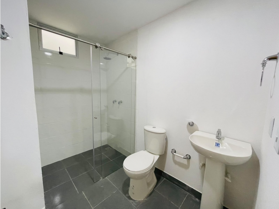 OPORTUNIDAD VENDO Amplio Apartamento 1er piso con celda de parqueo — foto 6